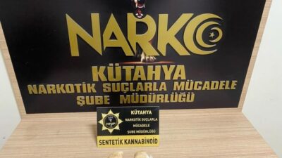 KÜTAHYA’DA İÇ ÇAMAŞIRINDA UYUŞTURUCU BULUNAN KADIN VE ERKEK ARKADAŞI TUTUKLANDI