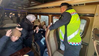 KÜTAHYA’DA OKUL ÇEVRELERİ VE SERVİS ARAÇLARINA YÖNELİK DENETİMLER YAPILDI