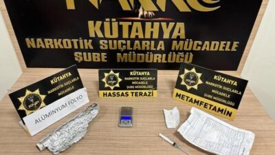 KÜTAHYA’DA UYUŞTURUCU SATICISININ EVİNDE 24,17 GRAM UYUŞTURUCU BULUNDU