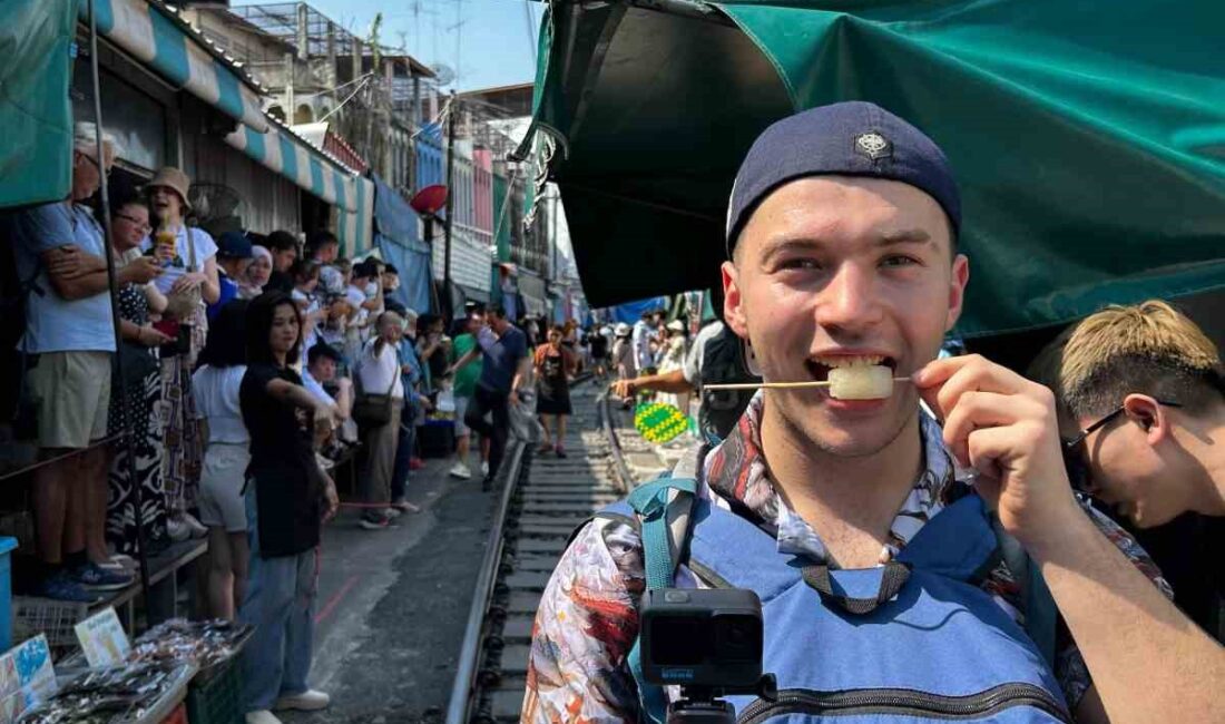 SİMAVLI GENÇ ZEYBEK OYNAYARAK DÜNYAYI GEZİYOR