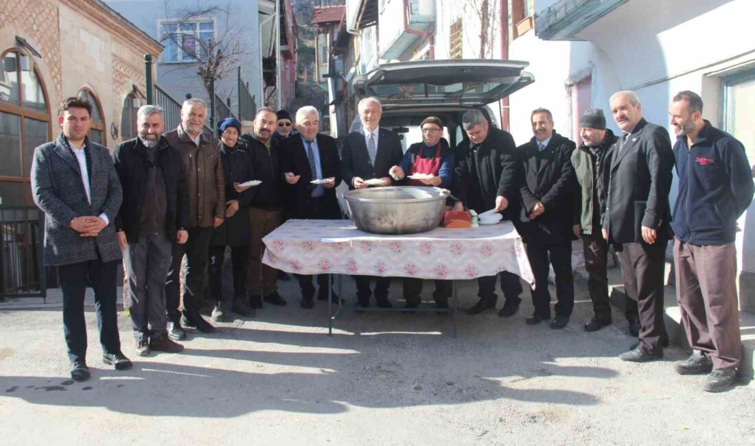 TARİHİ CAMİDE 'PİLAV İKRAMI'