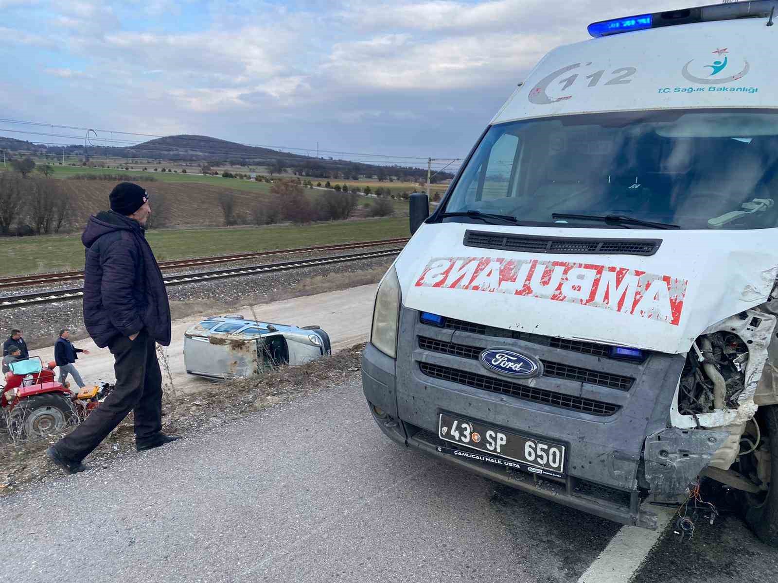 Tavşanlı’da ambulans ile hafif ticari araç çarpıştı: 1 yaralı