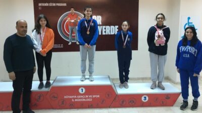 ANNELER VE ÇOCUKLARI ORYNATİRİNG'DE YARIŞTI