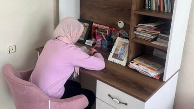 ASLANAPA KAYMAKAMLIĞINDAN İHTİYAÇ SAHİBİ ÖĞRENCİLERE ÇALIŞMA MASASI VE KOLTUK