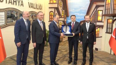 ÇEVRE, ŞEHİRCİLİK VE İKLİM DEĞİŞİKLİĞİ BAKANI MEHMET ÖZHASEKİ, KÜTAHYA'DA BİR