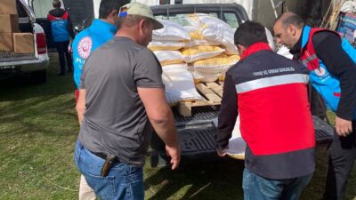 DUMLUPINAR’DA HASAT EDİLEN BUĞDAYDAN ELDE EDİLEN UN İHTİYAÇ SAHİPLERİNE DAĞITILDI