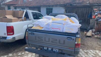 DUMLUPINAR'DA İHTİYAÇ SAHİBİ AİLELERE UN DAĞITILDI