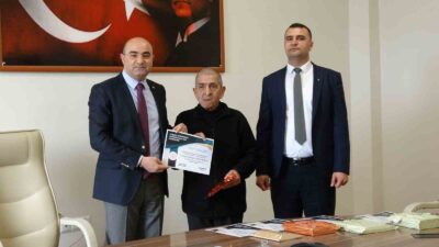 EN ÇOK KİTAP OKUYAN ÜYELERE ÖDÜLLERİ VERİLDİ