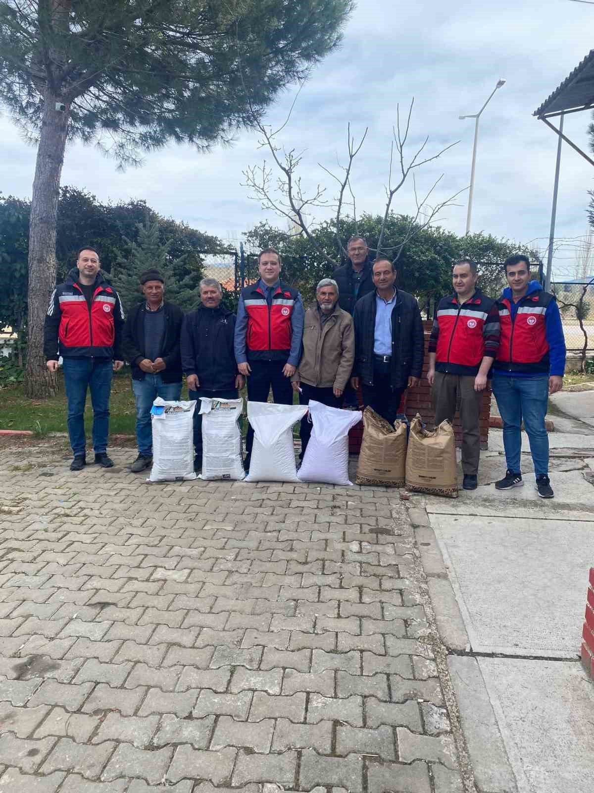 Gediz’de hibe destekli tohumlar çiftçilere dağıtıldı