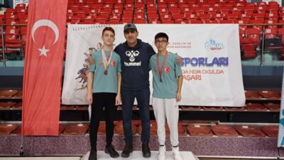 GEDİZLİ ÖĞRENCİLERDEN DÜZCE’DE BİLEK GÜREŞİ DERECESİ