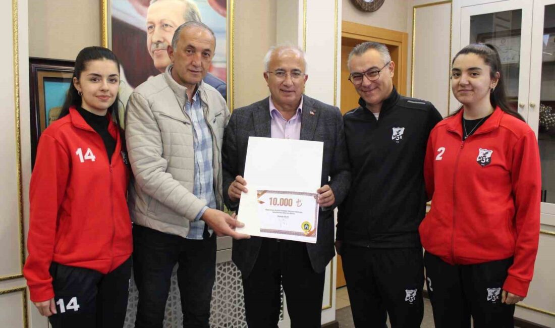 GENÇ VOLEYBOLCULAR KÜTAHYA ŞAMPİYONU