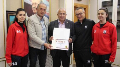 GENÇ VOLEYBOLCULAR KÜTAHYA ŞAMPİYONU UNVANIYLA BÖLGESEL LİGDE TER DÖKECEK