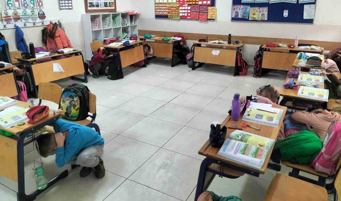 HİSARCIK CUMHURİYET İLKOKULUNDA DEPREM VE PERSONEL TAHLİYE TATBİKATI