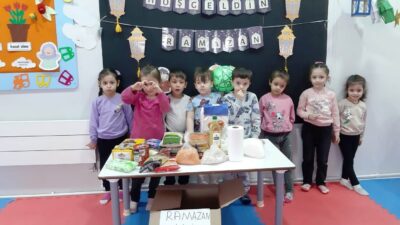 HİSARCIKLI MİNİKLERDEN İHTİYAÇ SAHİBİ AİLELERE RAMAZAN KOLİSİ