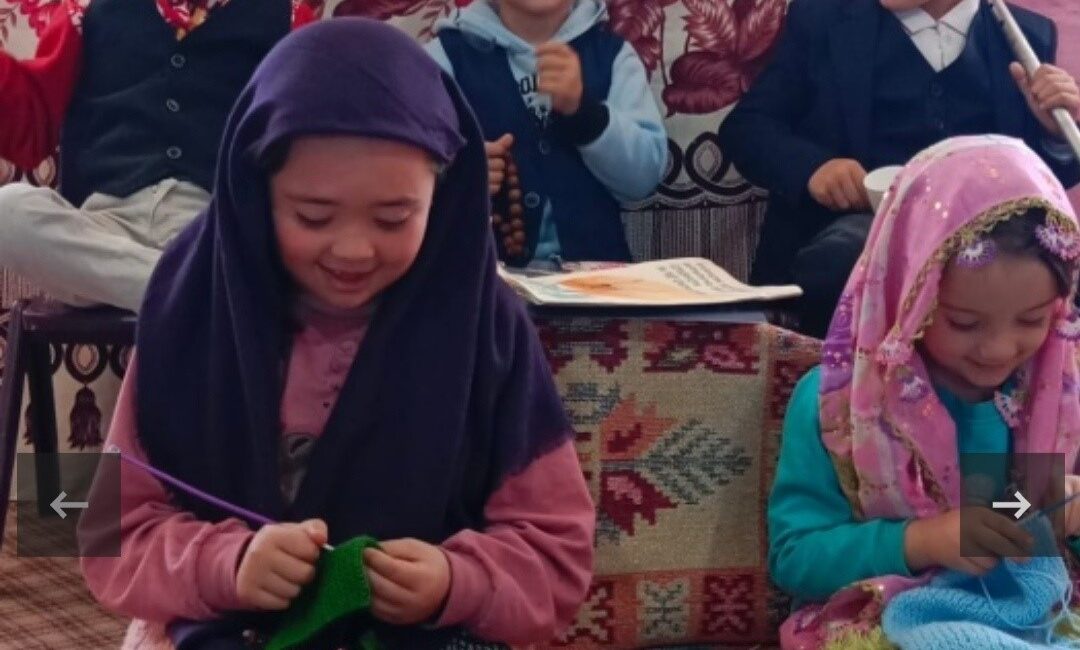 HİSARCIK’TA MİNİKLER YAŞLILAR GİBİ GİYİNİP, ONLAR GİBİ DAVRANDILAR