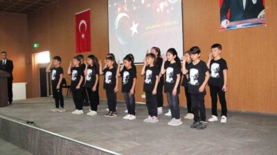 İLKOKUL ÖĞRENCİLERİ ÇANAKKALE TÜRKÜSÜNÜ İŞARET DİLİYLE SESLENDİRDİ