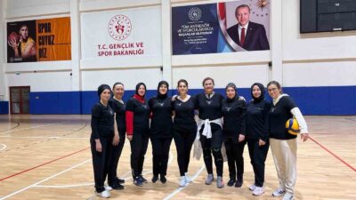 DÜNYA KADINLAR GÜNÜ NEDENİYLE VOLEYBOL MÜSABAKASI GERÇEKLEŞTİ