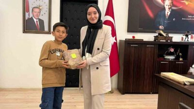 KAYMAKAM ÖZPINAR, DART YARIŞMALARINDA İL ŞAMPİYONU OLAN TAKIMI ÖDÜLLENDİRDİ