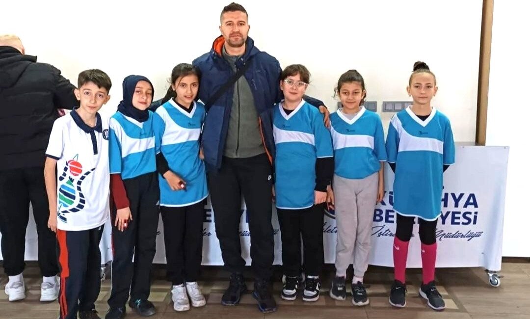 KÜTAHYA AHTERİ İMAM HATİP ORTAOKULU KIZLARI ORYANTRİNG MÜSABAKALARINDA İL BİRİNCİSİ