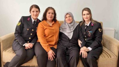 KÜTAHYA İL JANDARMADAN ŞEHİT UZMAN ÇAVUŞ UYANIK'IN AİLESİNE ZİYARET