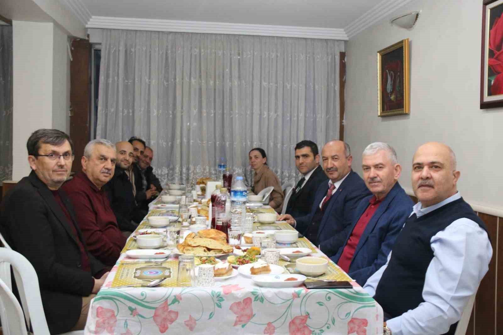 Kütahya MEM personeli iftarda bir araya geldi