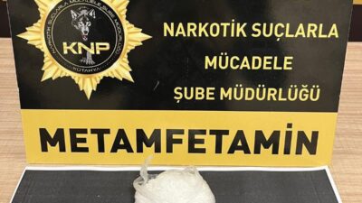 KÜTAHYA’DA DURDURULAN OTOBÜSTEKİ YOLCUNUN EŞYALARI ARASINDA UYUŞTURUCU ELE GEÇİRİLDİ