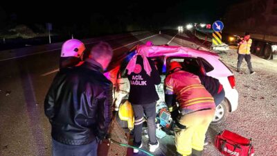 KÜTAHYA'DA TIR İLE OTOMOBİL ÇARPIŞMASI: 1 ÖLÜ, 1 YARALI