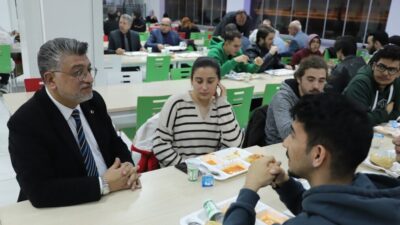 REKTÖR KIZILTOPRAK, ÖĞRENCİLERLE İFTARDA BİR ARAYA GELDİ