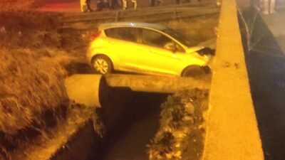 OTOMOBİL SULAMA KANALINA UÇTU: 1 YARALI