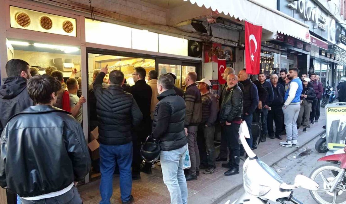 RAMAZAN'IN İLK GÜNLERİNDE SICAK PİDE KUYRUĞU