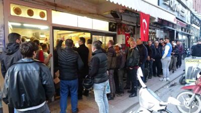 RAMAZAN'IN İLK GÜNLERİNDE SICAK PİDE KUYRUĞU