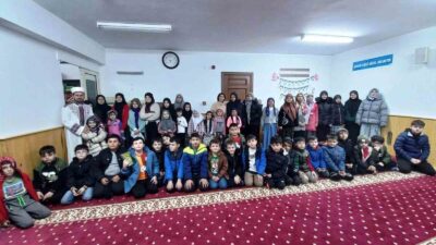 SİMAV’DA MUKABELE, YATSI VE TERAVİH NAMAZINA GELEN ÇOCUKLARA CAMİ MARKET’TEN