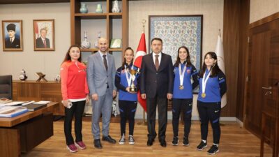 VALİ IŞIN, DERECEYLE DÖNEN SPORCULARI KABUL ETTİ