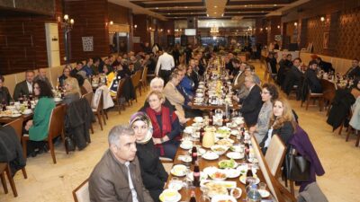 VALİ IŞIN SAĞLIK ÇALIŞANLARIYLA İFTAR YAPTI