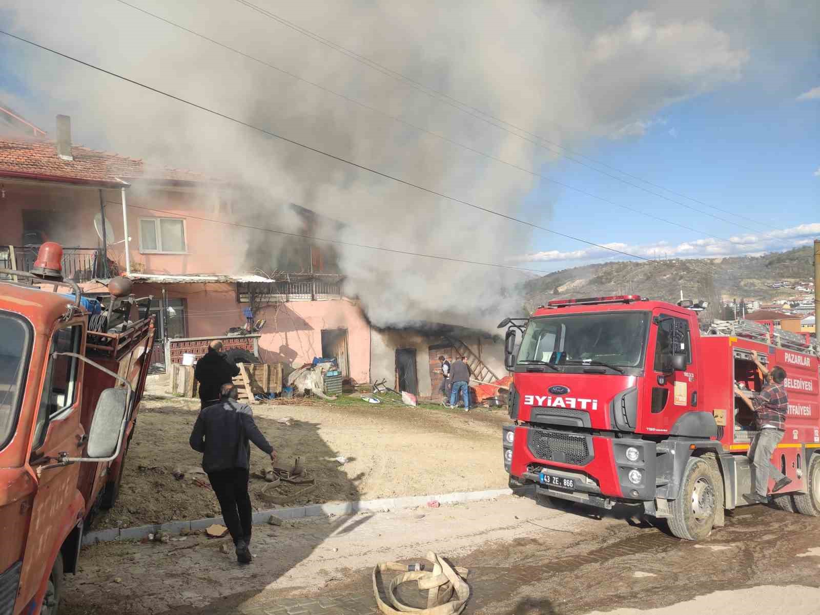 Ahır yangınında 4 büyükbaş hayvan telef oldu