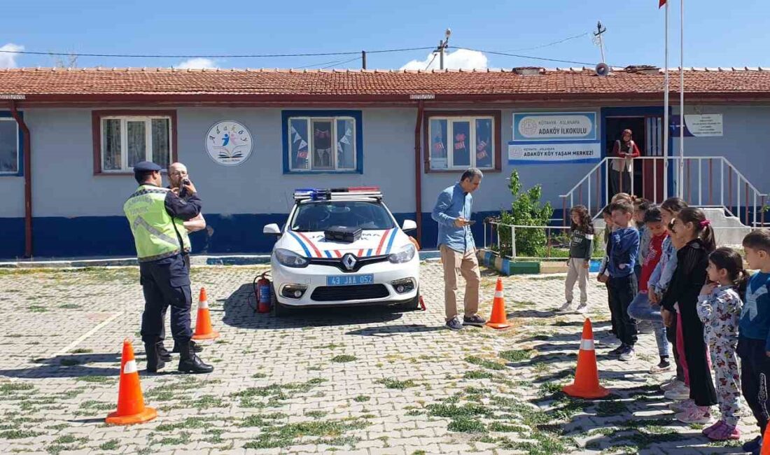 ASLANAPA’DA ÖĞRETMEN VE ÖĞRENCİLERE