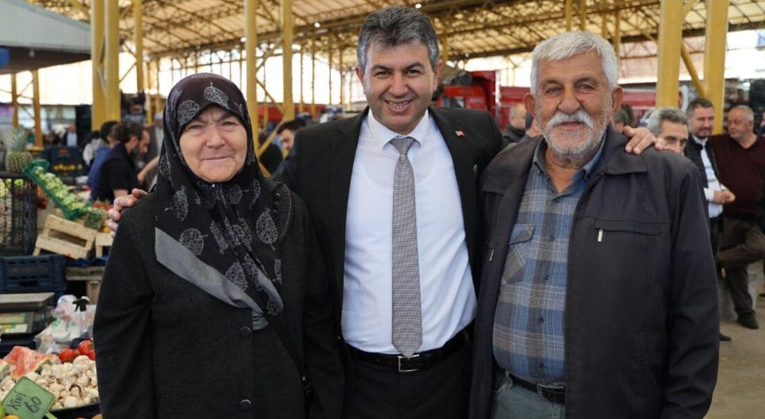 BAŞKAN AKEL’E GEDİZ PAZARINDA