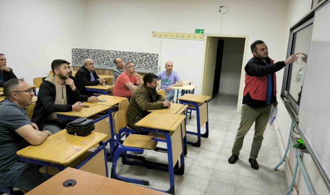 EMET’TE ÜRETİCİLERE MEYVE AĞAÇLARINDA AŞILAMA VE BUDAMA KURSU