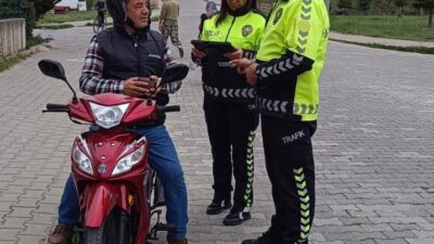 GEDİZ POLİSİ PLAKASIZ MOTOR VE KASKSIZ SÜRÜCÜLERE GÖZ AÇTIRMIYOR