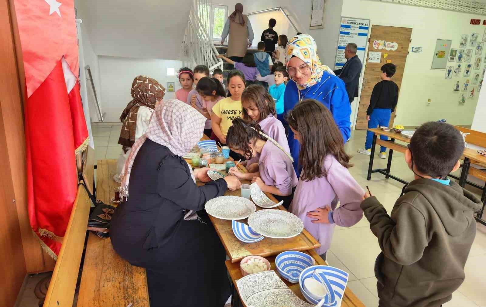 Hisarcık’ta öğrencilere çini sanatı tanıtıldı