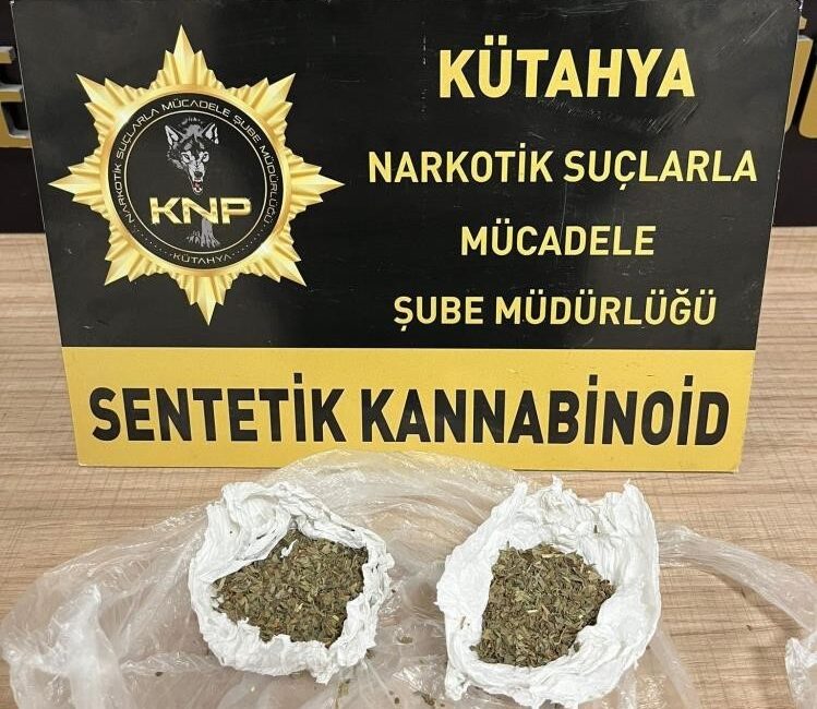 KÜTAHYA OTOGARINDA 2 KİŞİNİN ÜZERİNDE UYUŞTURUCU ELE GEÇİRİLDİ