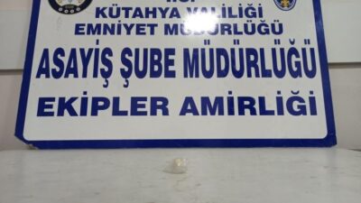 KÜTAHYA’DA SPOTÇU ŞAHSIN ÜZERİNDE UYUŞTURUCU ELE GEÇİRİLDİ
