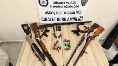 KÜTAHYA’DA SİLAH TİCARETİ OPERASYONU: 6 GÖZALTI BULUNDURMA RUHSATLI SİLAHLARI SATIP