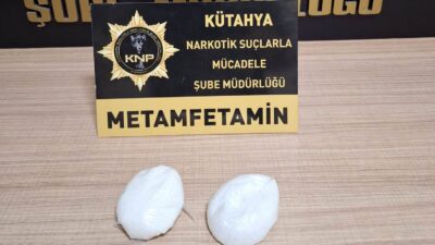 KÜTAHYA’DA SPOR AYAKKABIYA GİZLENMİŞ UYUŞTURUCUYLA YAKALANAN ARAÇ SÜRÜCÜSÜ TUTUKLANDI