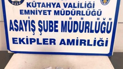 KÜTAHYA’DA ŞÜPHELİ ŞAHSIN ÜZERİNDE UYUŞTURUCU ELE GEÇİRİLDİ