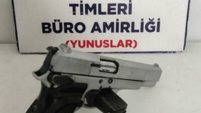 KÜTAHYA’DA YUNUS TİMLERİ BİR KİŞİNİN ARACINDA KURUSIKI TABANCA ELE GEÇİRDİ