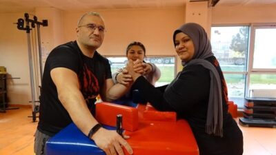 BİLEK GÜREŞİ TÜRKİYE BİRİNCİSİ ASUDE SARI AVRUPA ŞAMPİYONASINA HAZIRLANIYOR