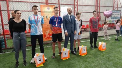 KÜTAHYA’NIN TAVŞANLI İLÇESİNDE, ORYANTİRİNG YARIŞINDA SPORCULAR, HEDEF BULMAK İÇİN MÜCADELE