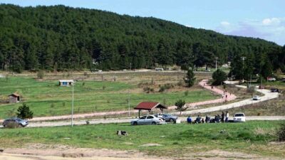 SİMAV GÖLCÜK YAYLASINDA BAYRAM TATİLİ YOĞUNLUĞU