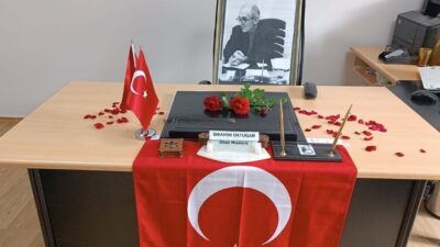 OKUL MÜDÜRÜ NİMET UZAN'IN ODASINDA FARKINDALIK OLUŞTURMAK İÇİN DÜZENLEMELER YAPILDI.